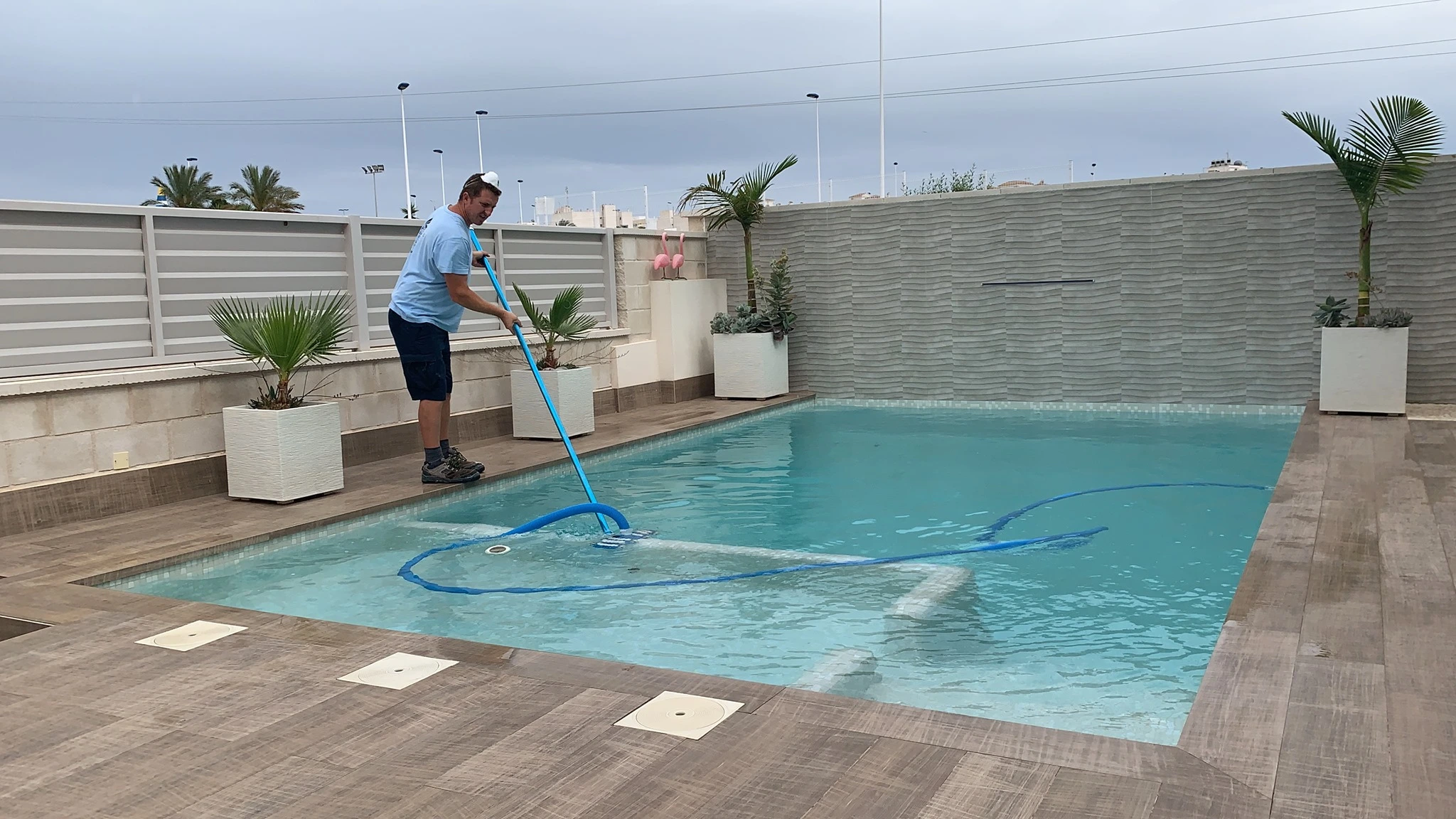 Piscina limpia y mantenida en Orihuela Costa
